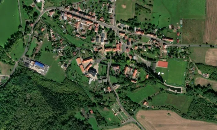 Kostel svatého Apolináře (Modlany) – letecký pohled