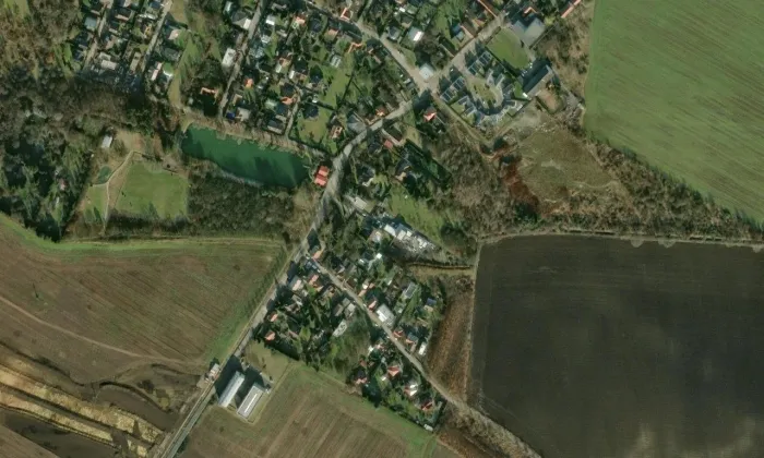 Kostel svatého Bartoloměje (Újezd nad Lesy) – letecký pohled