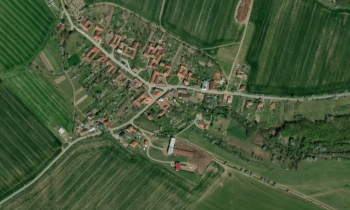 kostel svatého Bartoloměje (Dlouhá Lhota) – letecký pohled