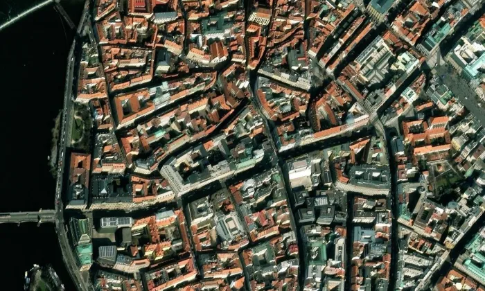 Kostel svatého Bartoloměje v Praze – letecký pohled