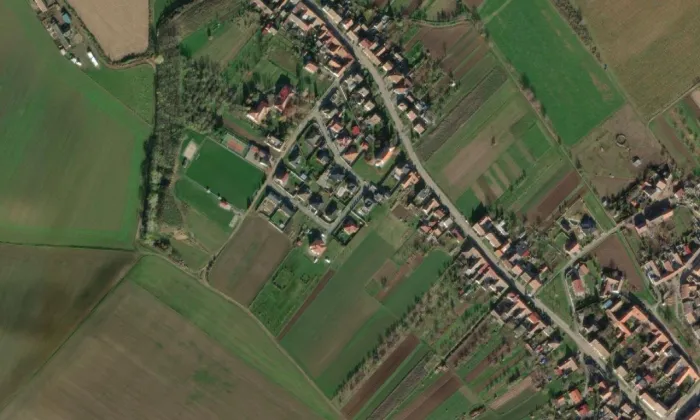 kostel svatého Cyrila a Metoděje (Jezeřany-Maršovice) – letecký pohled