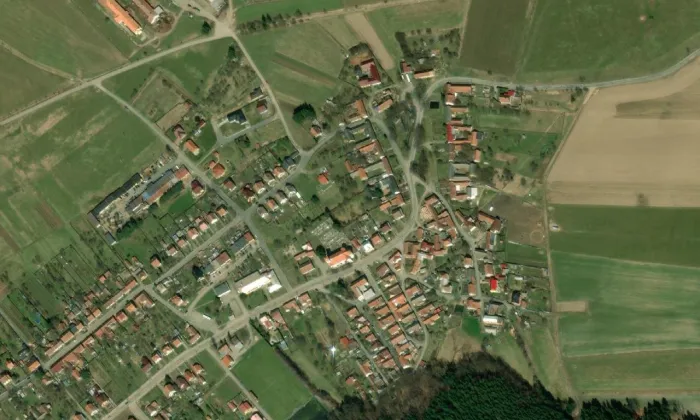 kostel svatého Cyrila a Metoděje (Molenburk) – letecký pohled