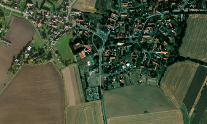 kostel svatého Dionýsia – letecký pohled