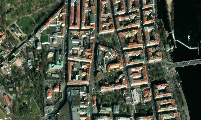 Kostel svatého Filipa a Jakuba (Smíchov) – letecký pohled