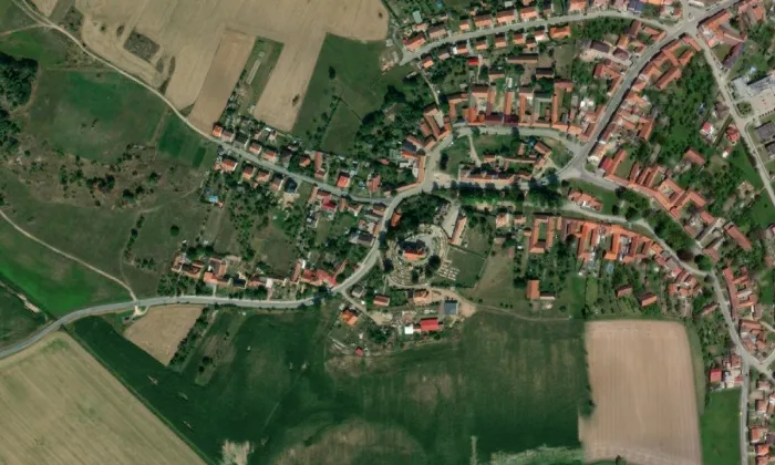 kostel svatého Gotharda a Nanebevzetí Panny Marie – letecký pohled