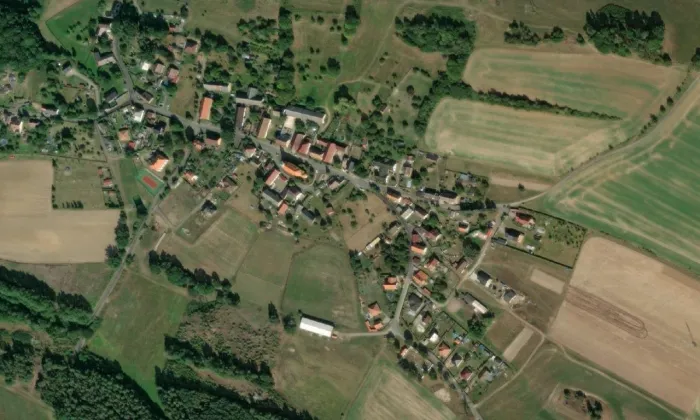 Kostel svatého Jakuba Staršího v Kvítkově – letecký pohled