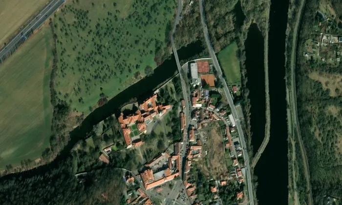 Kostel svatého Jakuba Většího (Praha-Zbraslav) – letecký pohled
