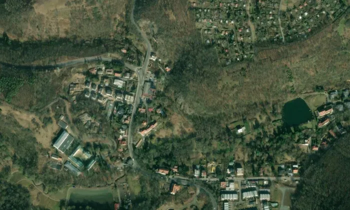 Kostel svatého Jana Nepomuckého (Dejvice) – letecký pohled