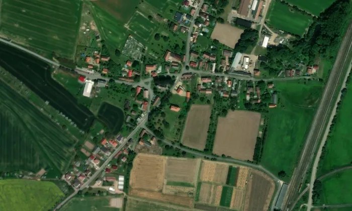 kostel svatého Jiří (Hněvčeves) – letecký pohled
