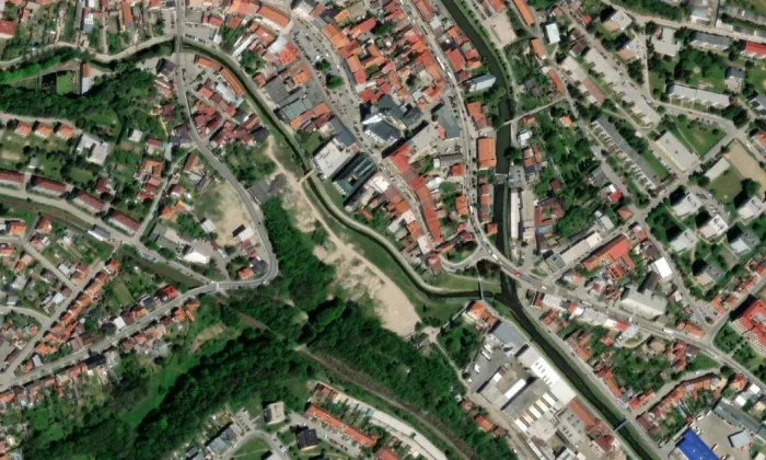 kostel svatého Kříže (Velké Meziříčí) – letecký pohled