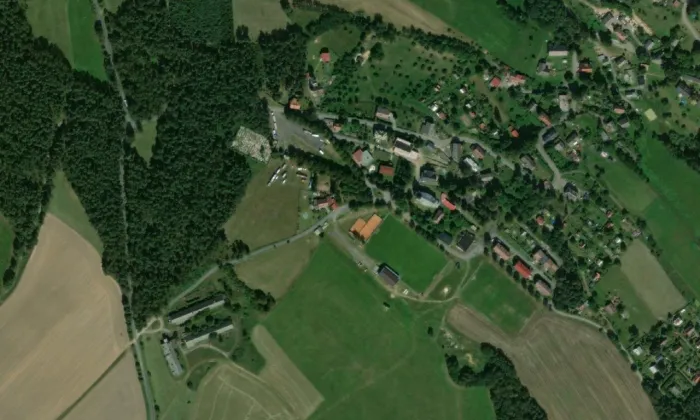 Kostel svatého Linharta (Hlavice) – letecký pohled