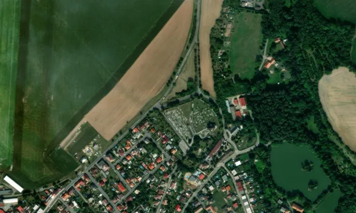 Kostel svatého Martina (Chrást) – letecký pohled