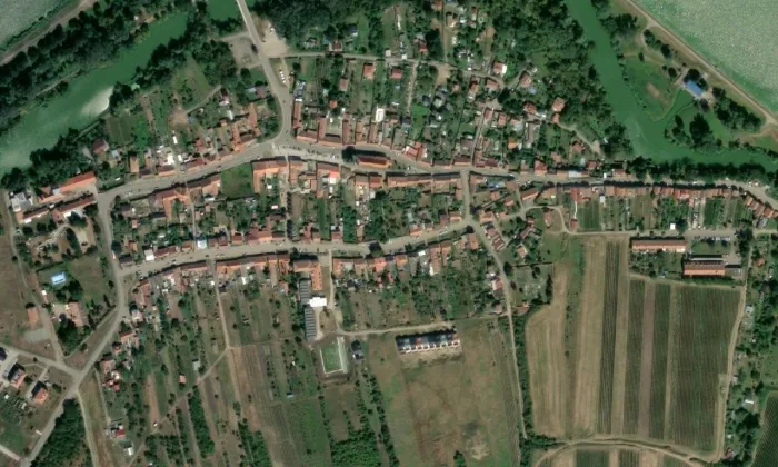 kostel svatého Michaela archanděla (Dolní Věstonice) – letecký pohled