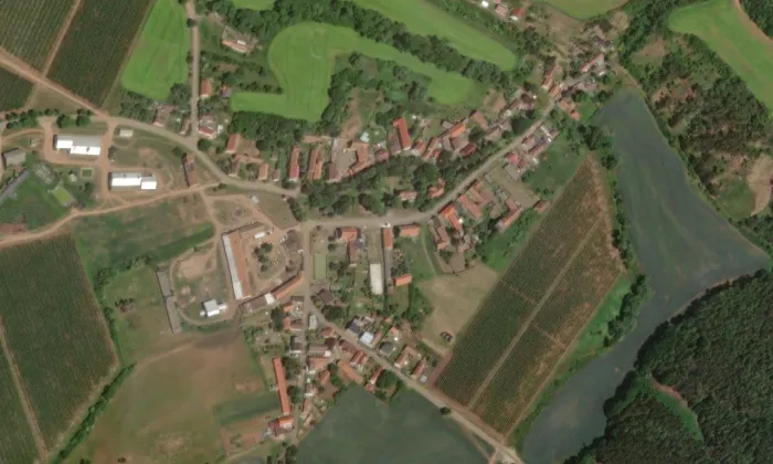 Kostel svatého Mikuláše (Běsno) – letecký pohled