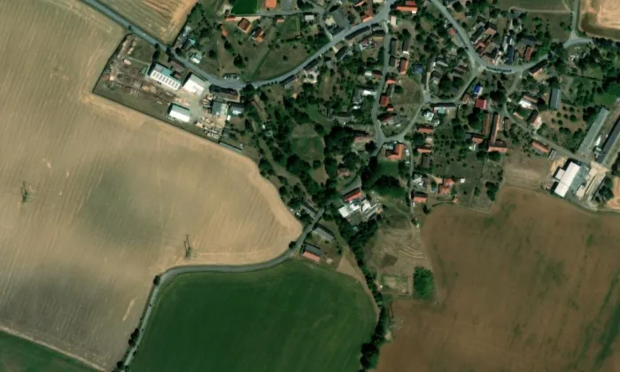 Kostel svatého Mikuláše (Choteč) – letecký pohled