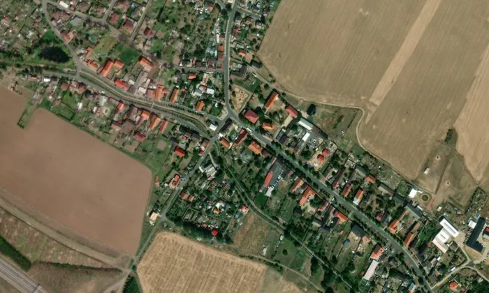 Kostel svatého Mikuláše (Droužkovice) – letecký pohled