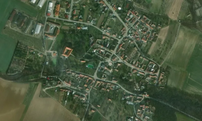 Kostel svatého Mikuláše (Miroslavské Knínice) – letecký pohled