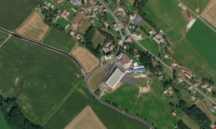 kostel svatého Mikuláše (Ostrov) – letecký pohled