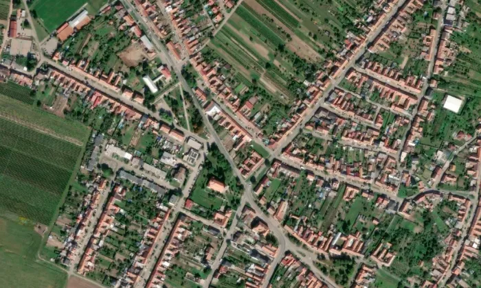 Kostel svatého Mikuláše (Tvrdonice) – letecký pohled
