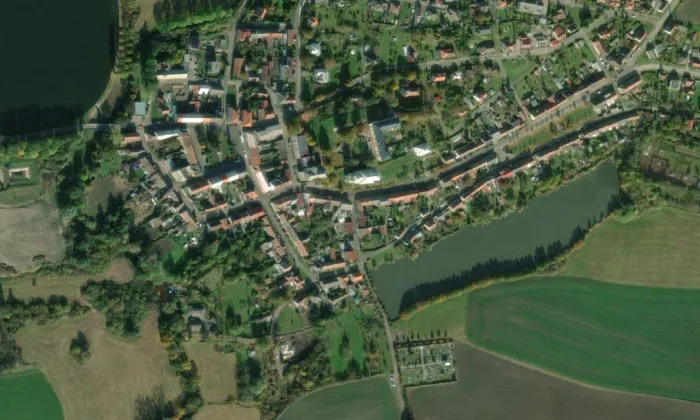Kostel svatého Mikuláše Tolentinského (Vysoké Veselí) – letecký pohled