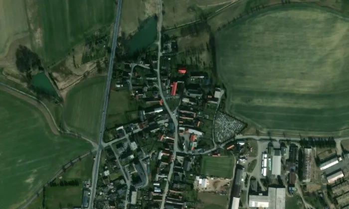kostel svatého Mikuláše v Březové – letecký pohled