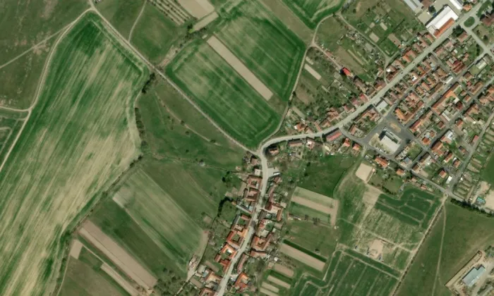 kostel svatého Mikuláše v Němčicích – letecký pohled