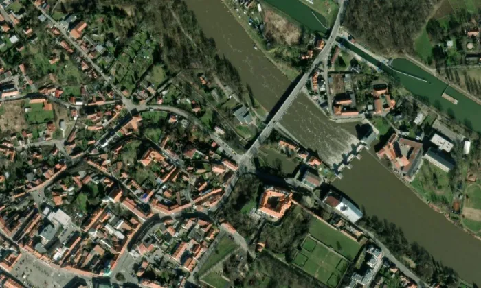 kostel svatého Petra (Brandýs nad Labem) – letecký pohled