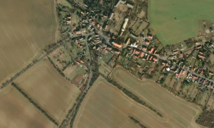Kostel svatého Petra a Pavla (Chcebuz) – letecký pohled