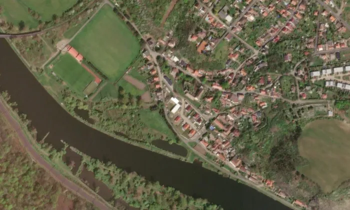 Kostel svatého Petra a Pavla (Chvatěruby) – letecký pohled