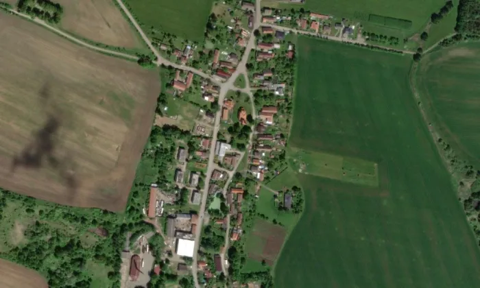 Kostel svatého Petra a Pavla (Jeníkovice) – letecký pohled