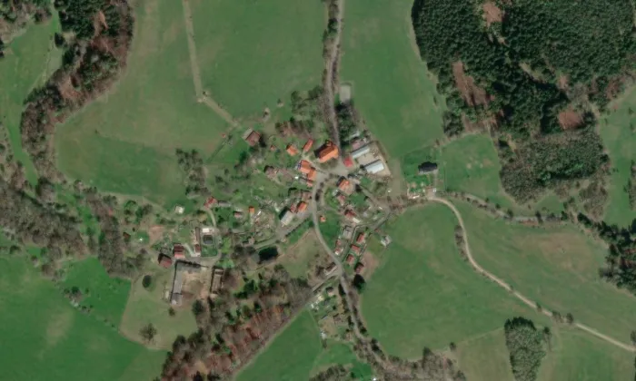 Kostel svatého Petra a Pavla (Kostelní Bříza) – letecký pohled