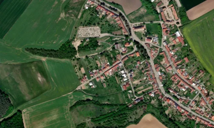 kostel svatého Petra a Pavla (Milonice) – letecký pohled