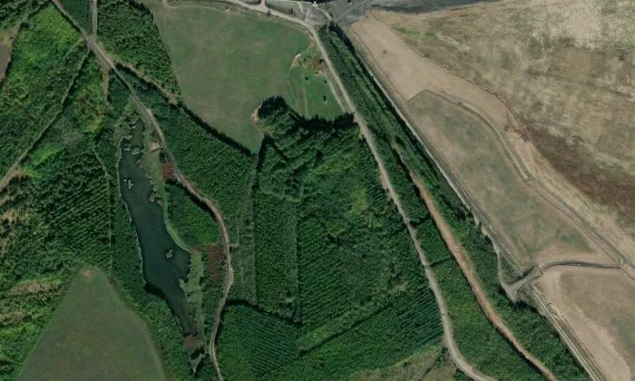 Kostel svatého Petra a Pavla (Prunéřov) – letecký pohled