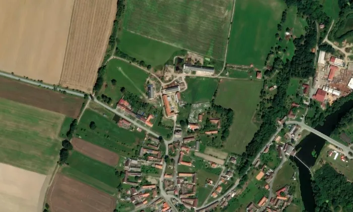 kostel svatého Václava (Dráchov) – letecký pohled