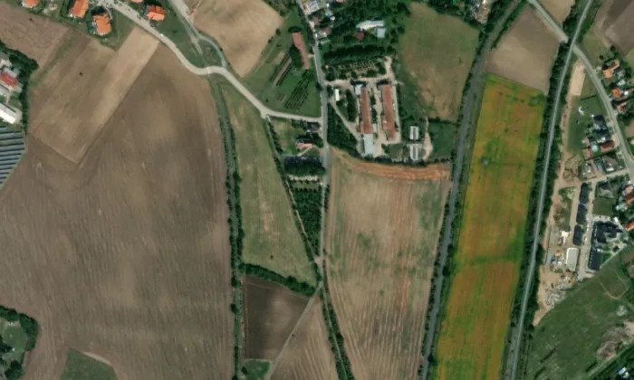 Kostel svatého Václava (Holubice) – letecký pohled