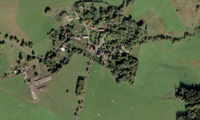 Kostel svatého Václava (Louka) – letecký pohled