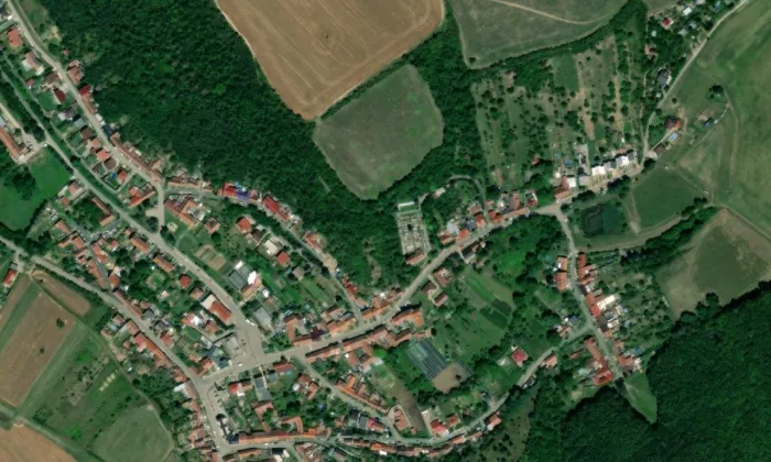 Kostel svatého Václava (Lovčičky) – letecký pohled