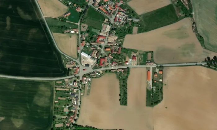 kostel svatého Václava (Račice) – letecký pohled
