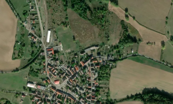 Kostel svatého Václava  v Blíževedlích – letecký pohled