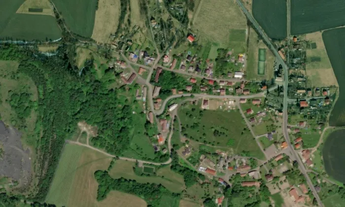 Kostel svatého Václava (Vápenný Podol) – letecký pohled