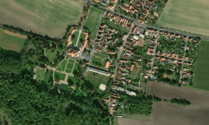 Kostel svatého Václava v Liblici – letecký pohled