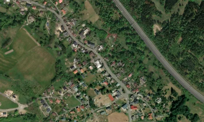 Kostel svatého Vavřince (Dlouhý Most) – letecký pohled