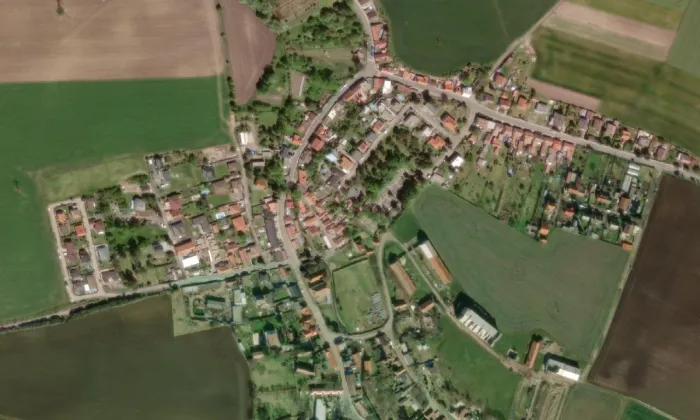 Kostel svatého Vojtěcha (Sluhy) – letecký pohled