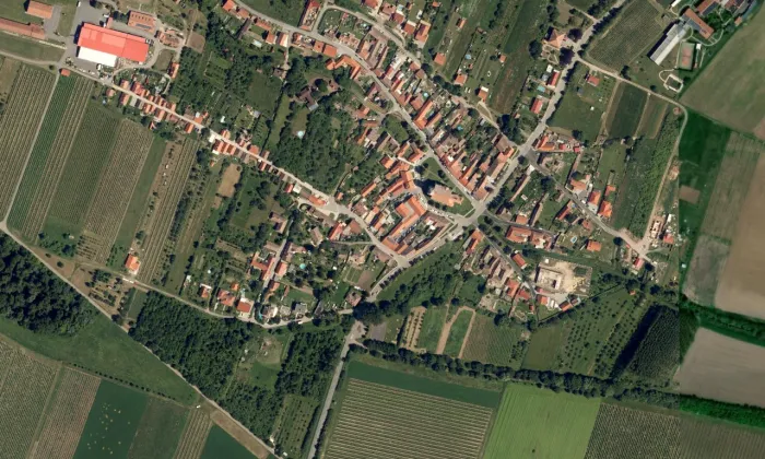 Kostel svatého Wolfganga (Hnanice) – letecký pohled