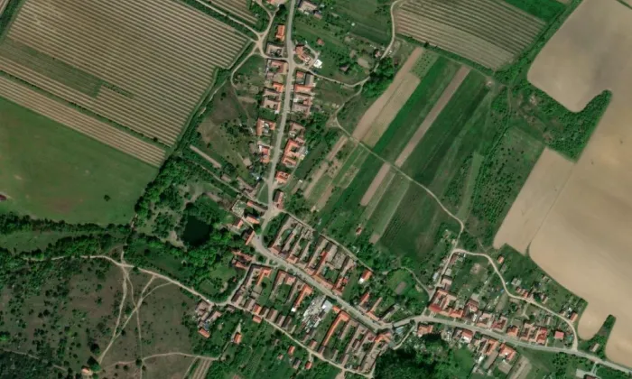 kostel svatého Zikmunda (Popice) – letecký pohled