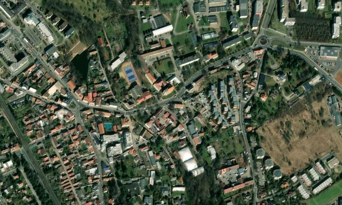 kostel Všech svatých v Uhříněvsi – letecký pohled