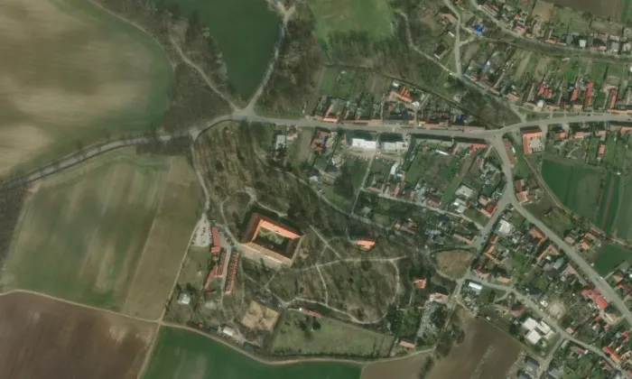 Kostel Zvěstování Páně (Břežany) – letecký pohled