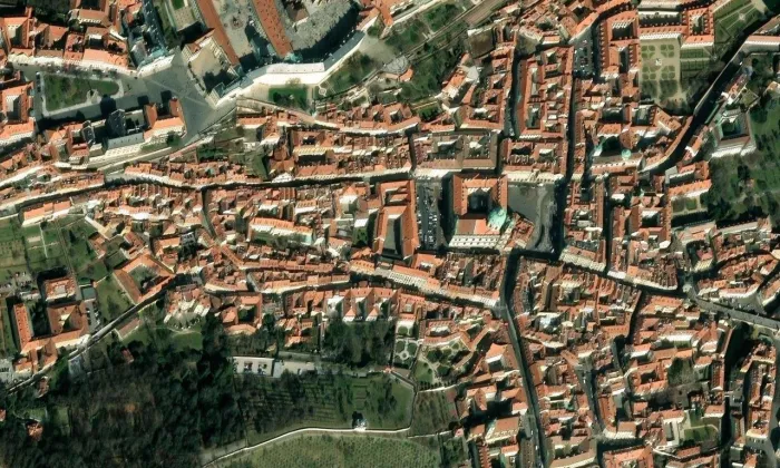 Lichtenštejnský palác na Malostranském náměstí – letecký pohled