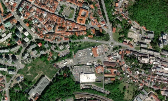 Městské opevnění ve Slaném – letecký pohled