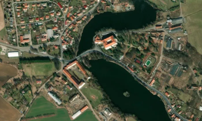 Nový zámek Lnáře – letecký pohled